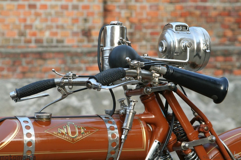 Nut-1921-500cc-V-Twin-Motomania-3.jpg