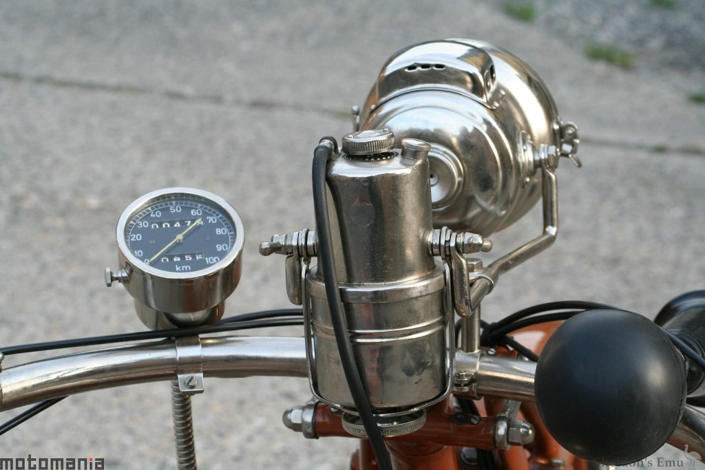 Nut-1921-500cc-V-Twin-Motomania-4.jpg