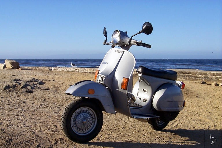 Vespa P200E