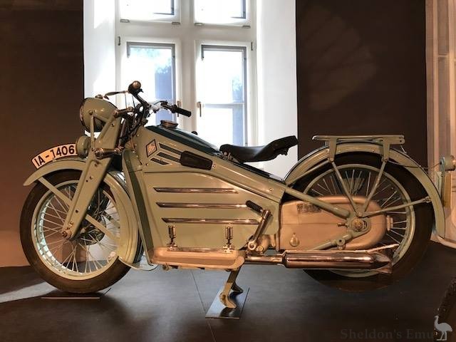 Victoria-1934-498cc-KR8-ZMD-01.jpg