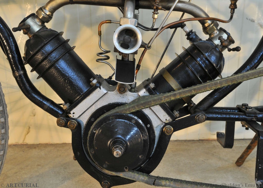 Ader-1902c-V-Twin-Acl-04.jpg