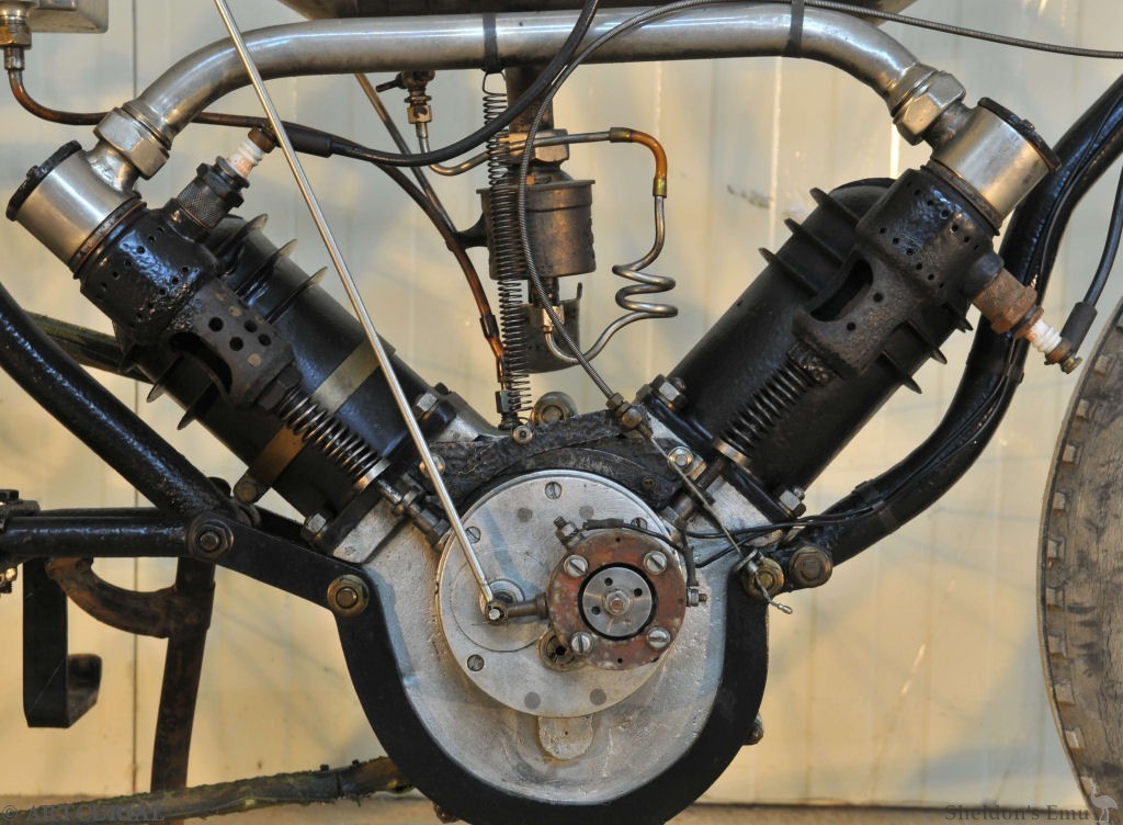 Ader-1902c-V-Twin-Acl-05.jpg