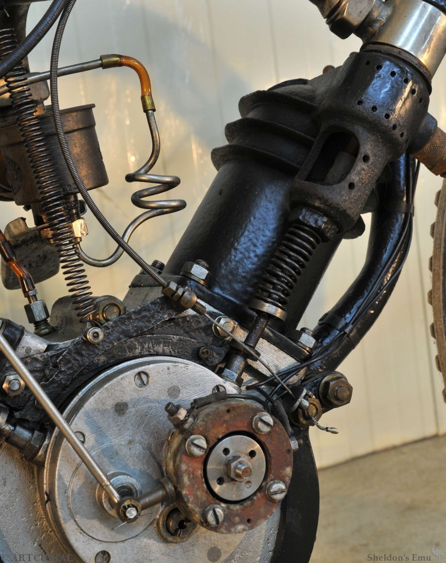 Ader-1902c-V-Twin-Acl-07.jpg