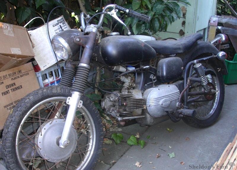 Aermacchi-1966-250-unrestored.jpg