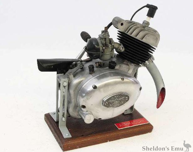 Aermacchi-1960c-49cc-engine-1.jpg