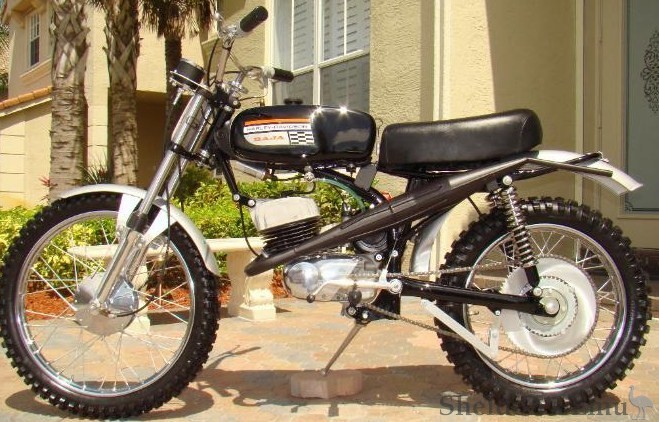 Aermacchi-1970-MSR-100-Baja.jpg