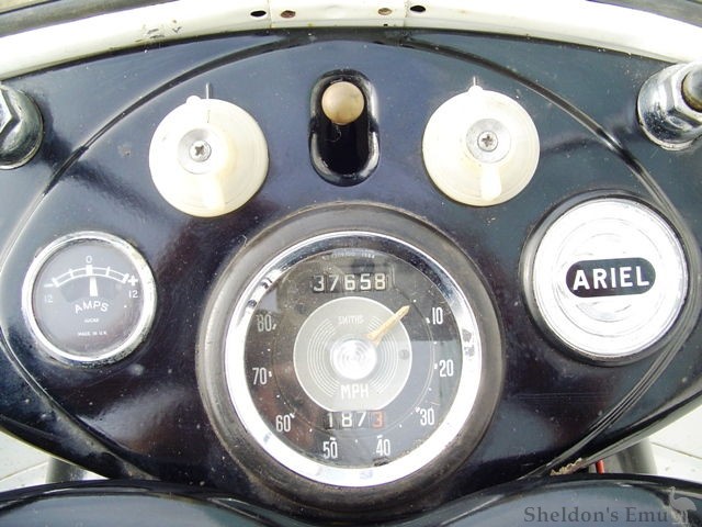 Ariel-1961-Leader-3824-55.jpg