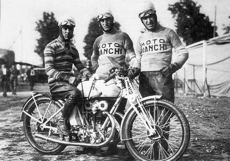 Bianchi-1929c-Freccia-Celeste-DOHC-Nuvolari.jpg