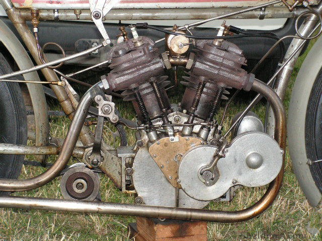 Bock-Hollender-engine-rhs.jpg