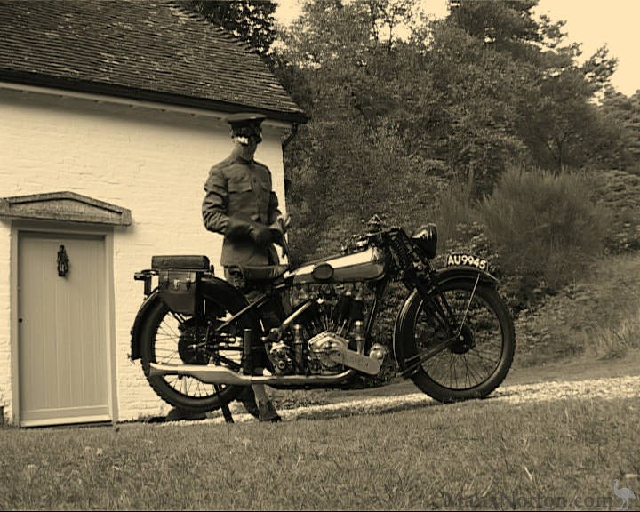 Brough-Superior-1924-SS80.jpg