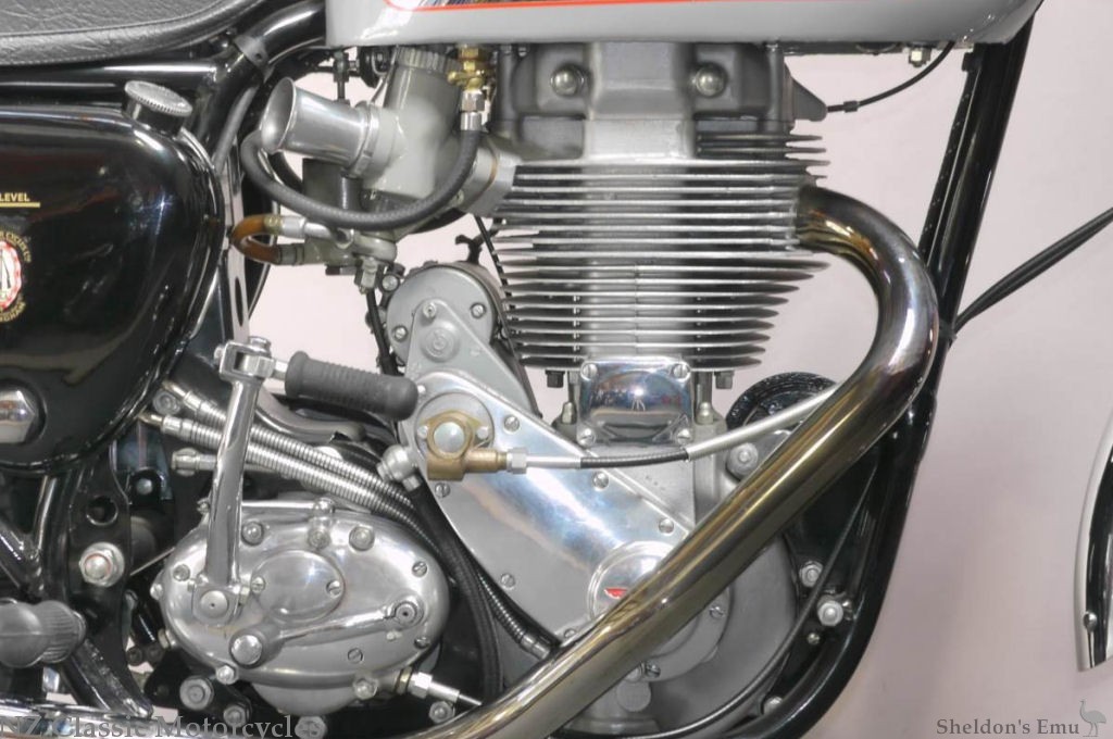 BSA-1956-DB34-500cc-GoldStar-Clubman-NZM-04.jpg