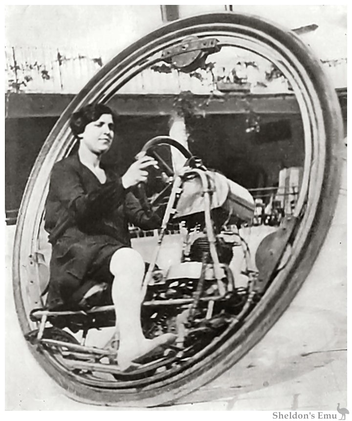 Cislaghi-Motoruota-1927-Woman.jpg