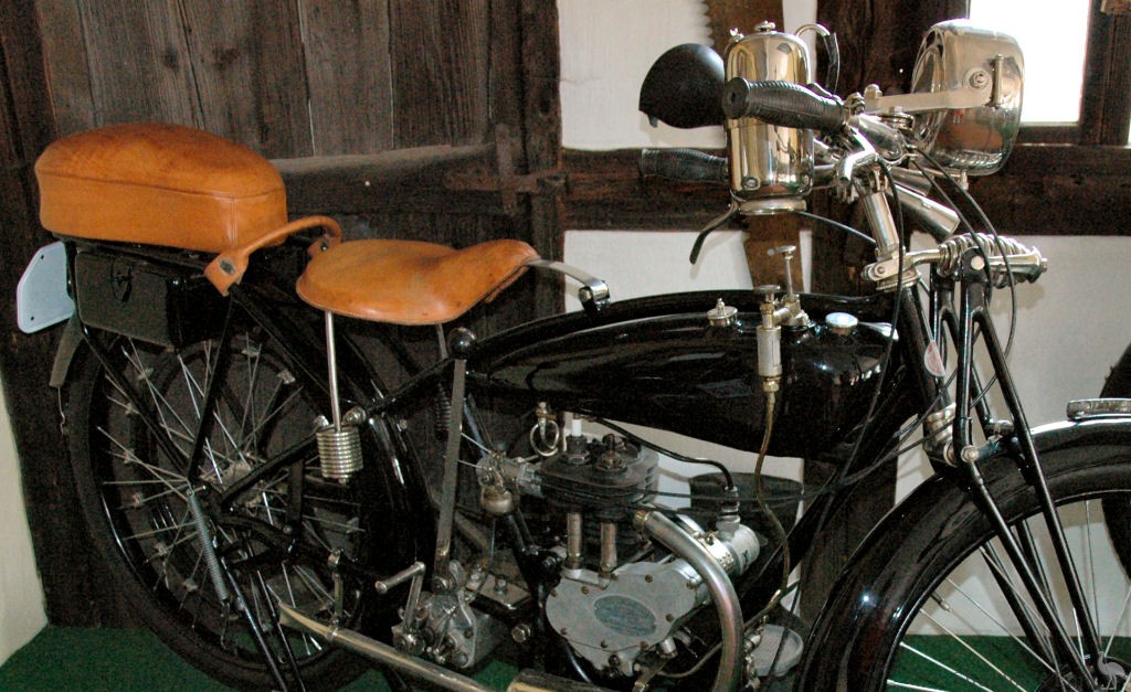 Heros-1924-250cc-MVT-Wpa.jpg