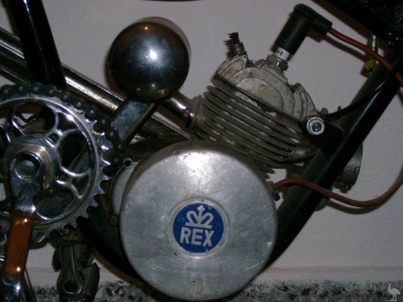 Rex-49cc-Ciclomotro-DE-engine.jpg