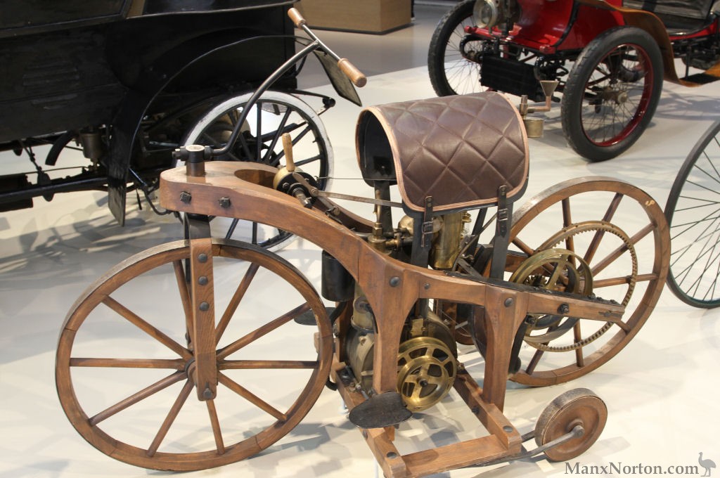 Daimler-1885-Reitwagen-DTM-PMi-01.jpg
