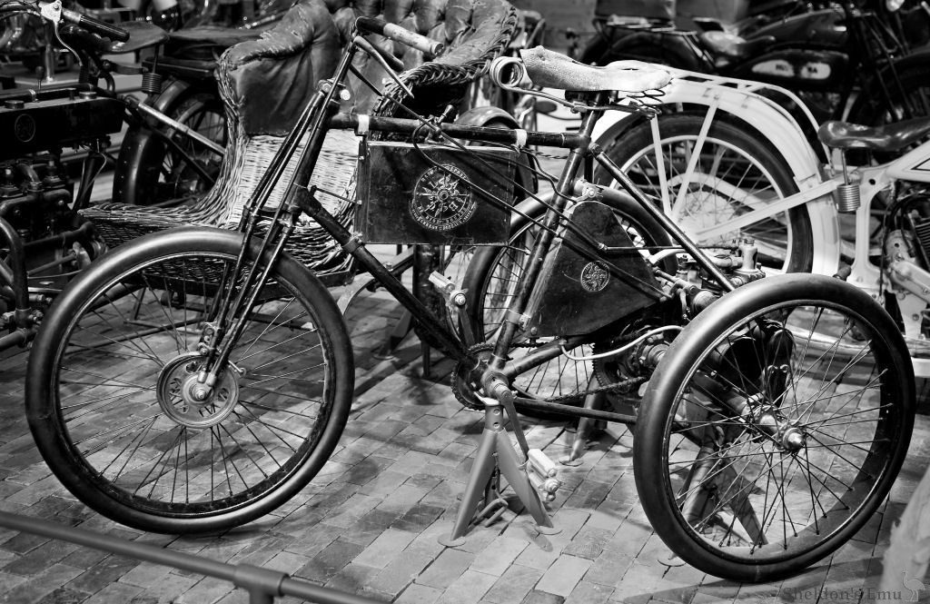 De-Dion-Bouton-1900c-Tricycle-TMS.jpg