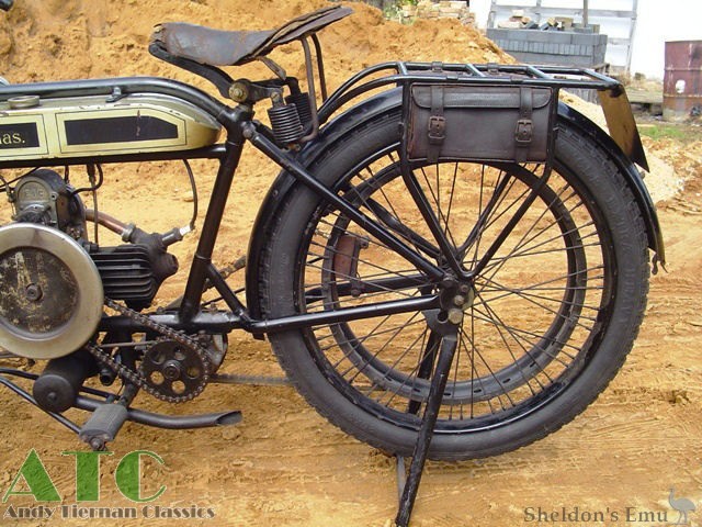 Douglas-1919-350cc-Twin-AT-006.jpg