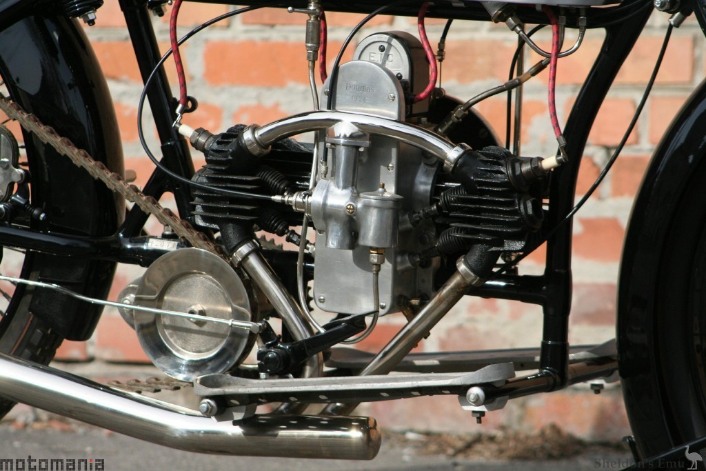 Douglas-1924-350cc-Motomania-2.jpg