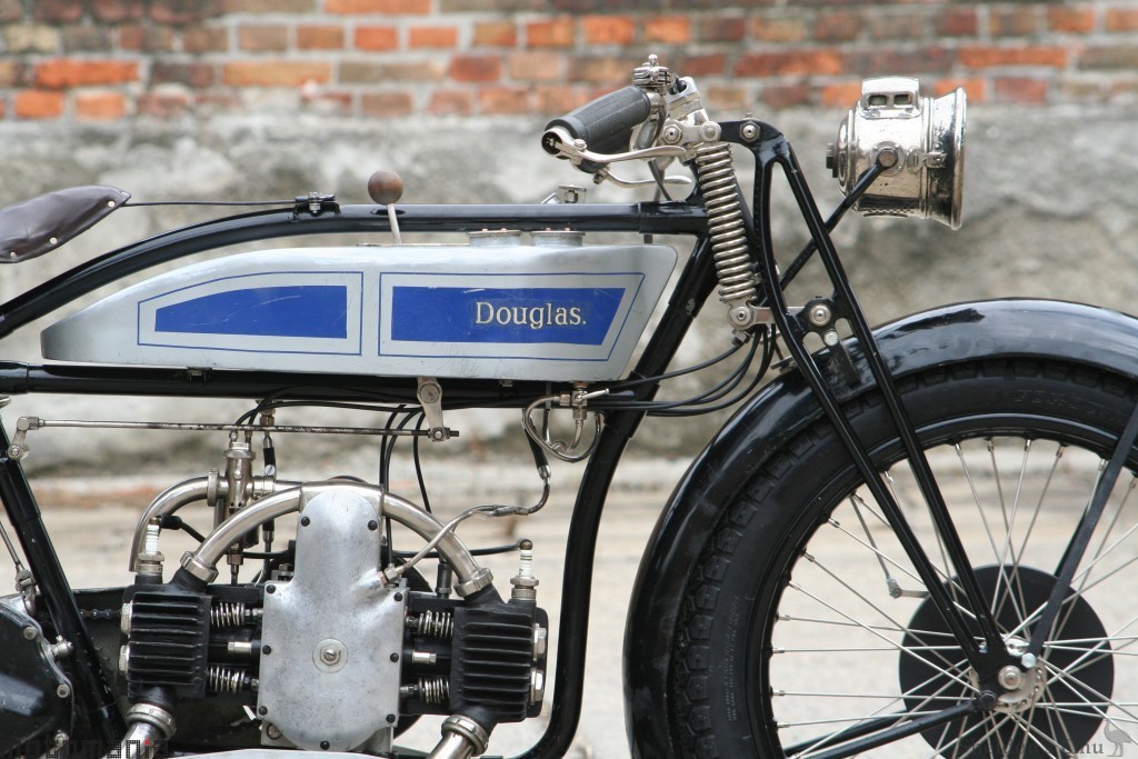 Douglas-1927-Model-EW-350cc-Motomania-2.jpg