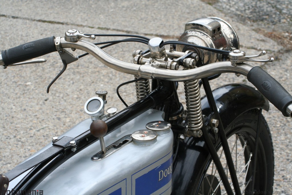 Douglas-1927-Model-EW-350cc-Motomania-4.jpg