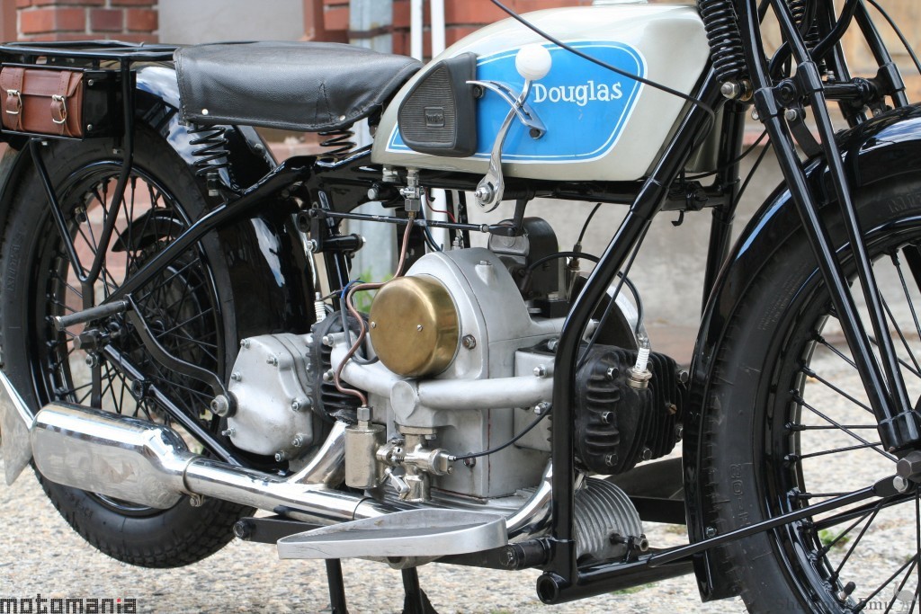 Douglas-1932-600cc-Motomania-4.jpg