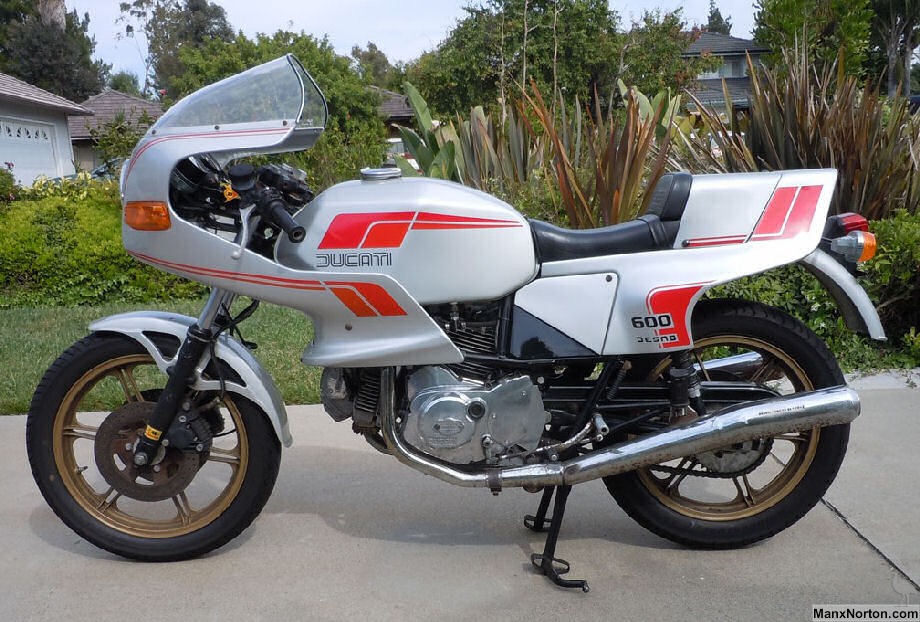 Ducati-1982-600-SL-Pantah.jpg