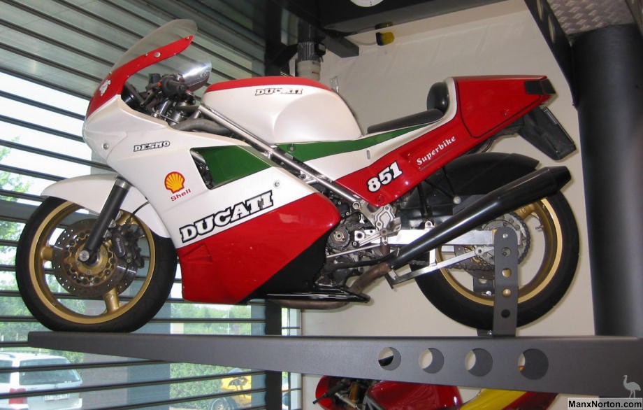 Ducati-851-Tricolour-Roberto.jpg