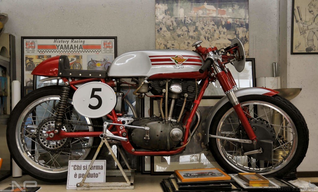 Ducati-1964c-DOHC-Racer-2-JNP.jpg