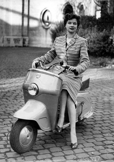 Gillet-Herstal-1953-Bernadet-Scooter.jpg