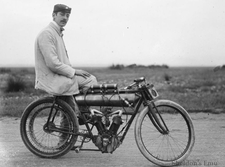 Griffon-1905-Vtwin-BNF.jpg
