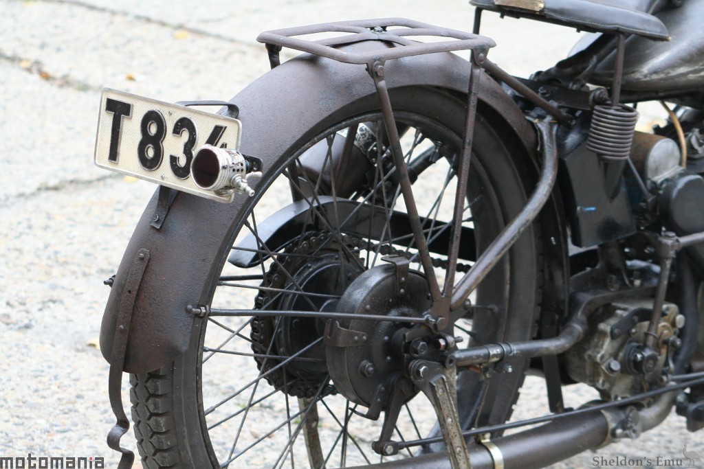 Husqvarna-1927-550cc-Model-180-Moma-05b.jpg
