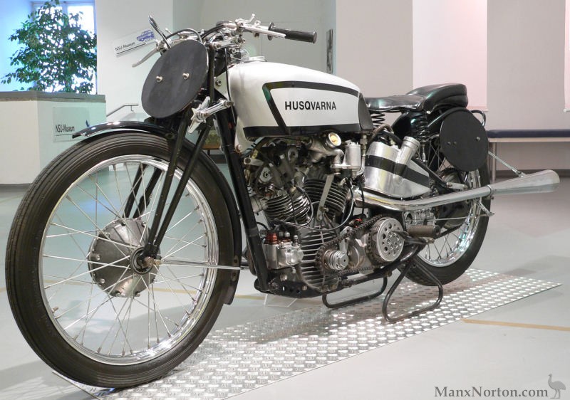 Husqvarna-1935-Rennmaschine-496cc.jpg