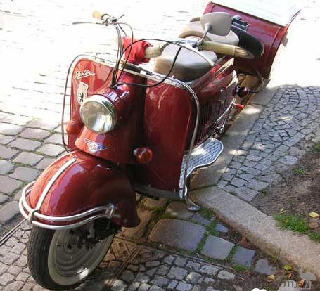 IWL-Vintage-Scooter-02.jpg