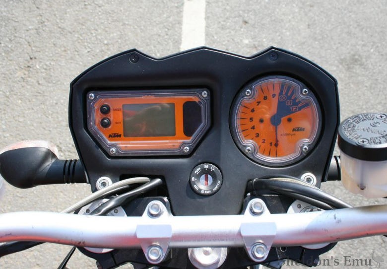 KTM-1990-Super-Duke-900-Instruments.jpg
