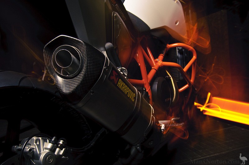 KTM-2012-690-Duke-Details-2.jpg