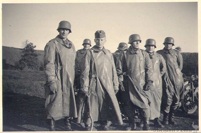 WWII-german-motorcycle-crew.jpg
