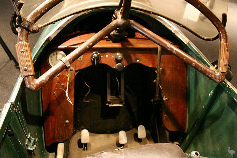 Monotrace-Cabriole-1925-cockpit-2.jpg