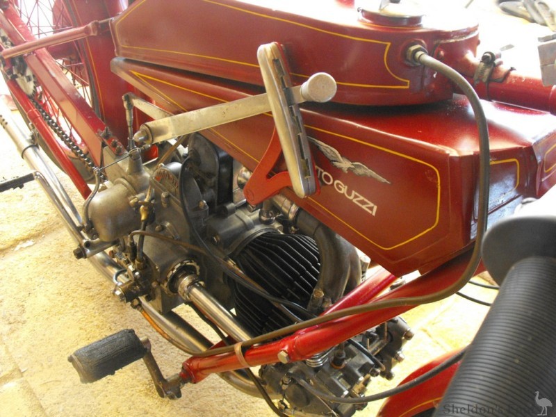 Moto-Guzzi-1924-C4V-4.jpg