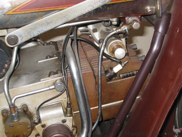 Moto-Guzzi-1940-Triple-OHC-MGM-02.jpg