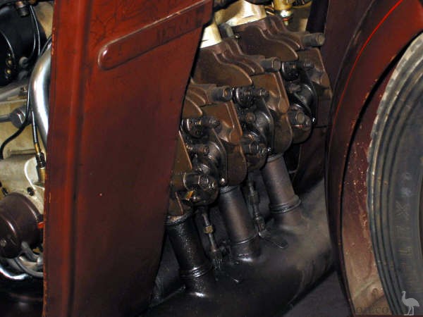Moto-Guzzi-1940-Triple-OHC-MGM-03.jpg