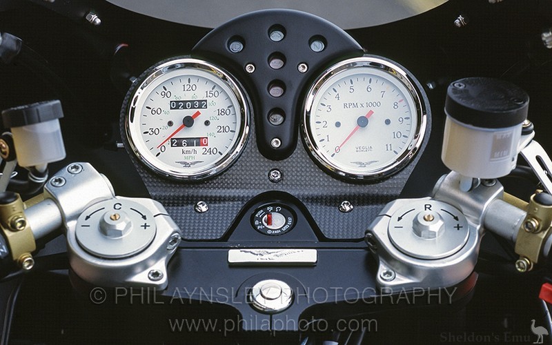 Moto-Guzzi-2000-V11-Le-Mans-PA-006.jpg