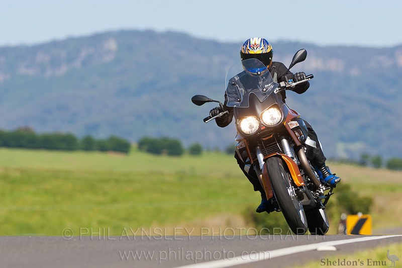 Moto-Guzzi-2012-Stelvio-002.jpg