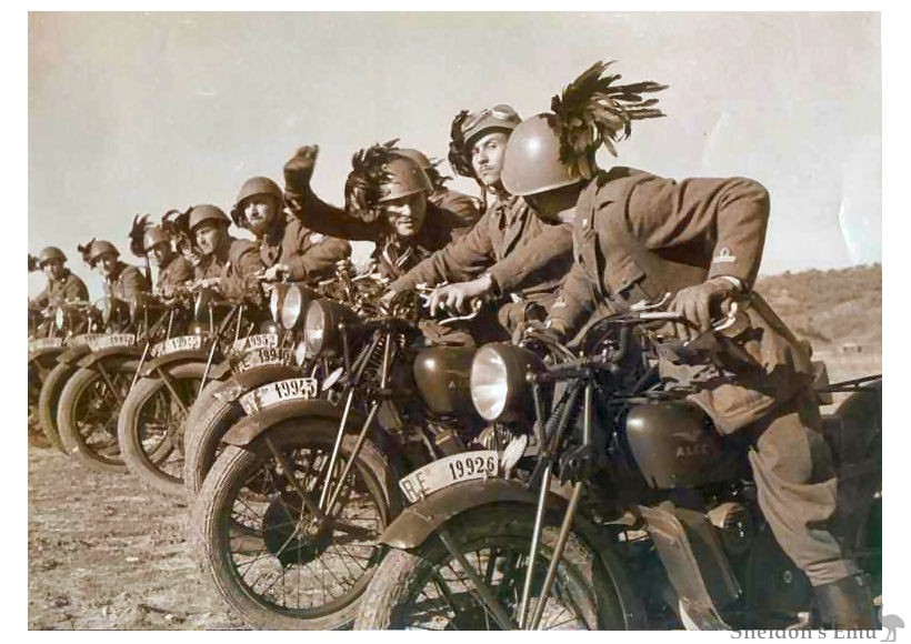 Moto-Guzzi-1930s-Alce-Bersaglieri-North-Africa.jpg