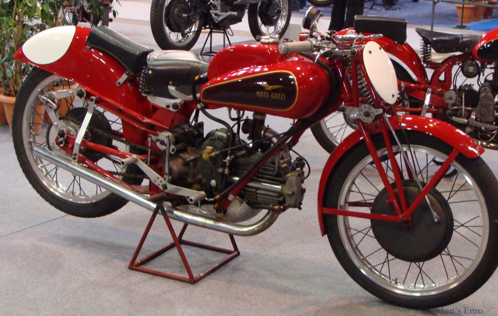 Moto-Guzzi-1947-500-Dondolino-TBe.jpg