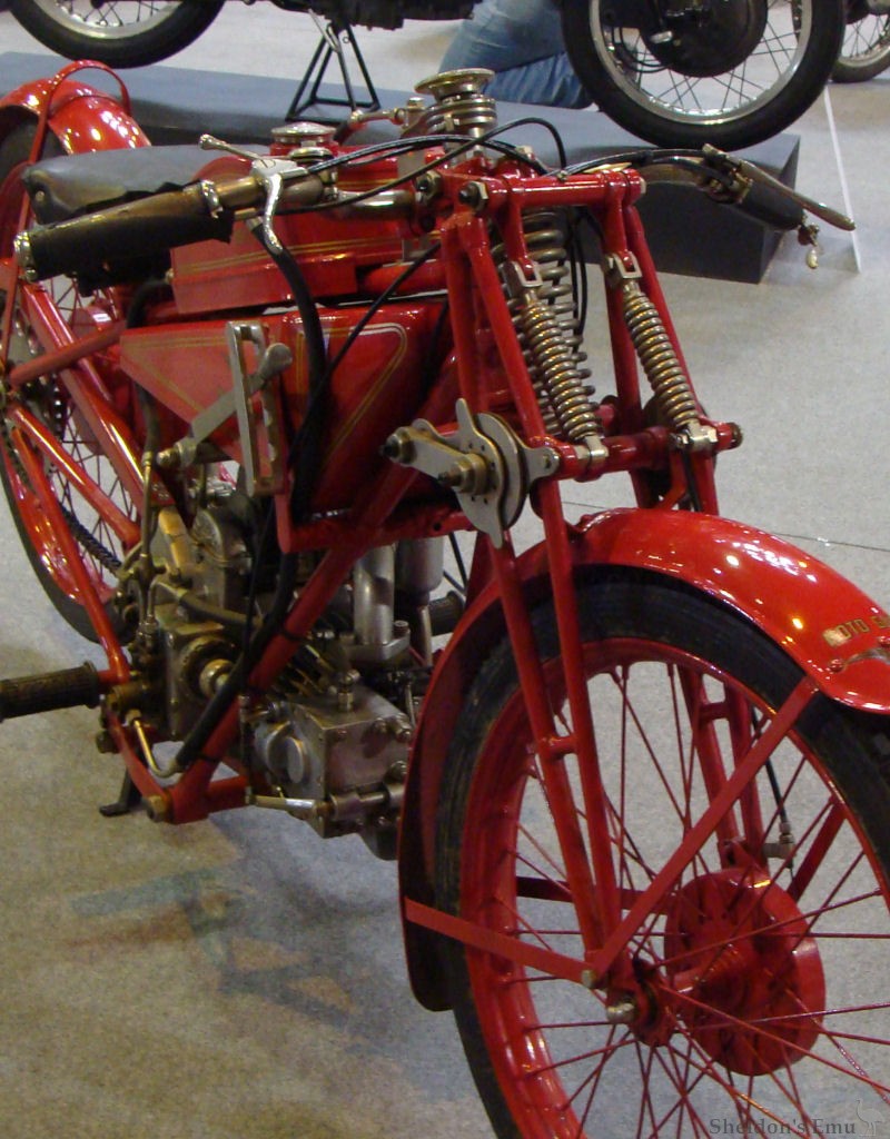 Moto-Guzzi-1928-250SS-TBe.jpg