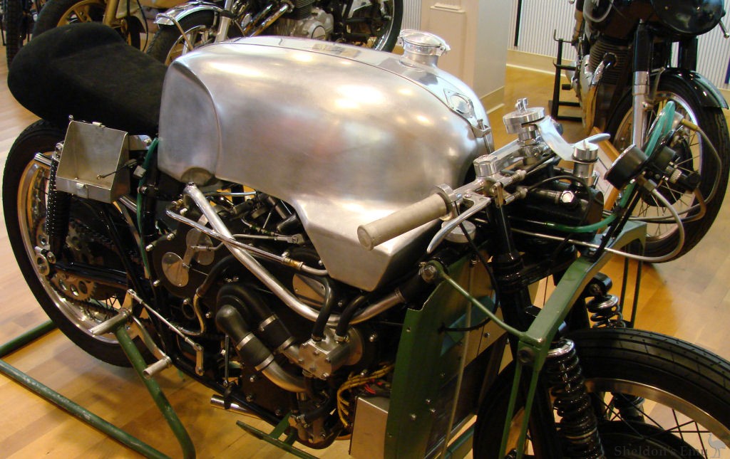 Moto-Guzzi-V8-Replica-SMu-CHo.jpg
