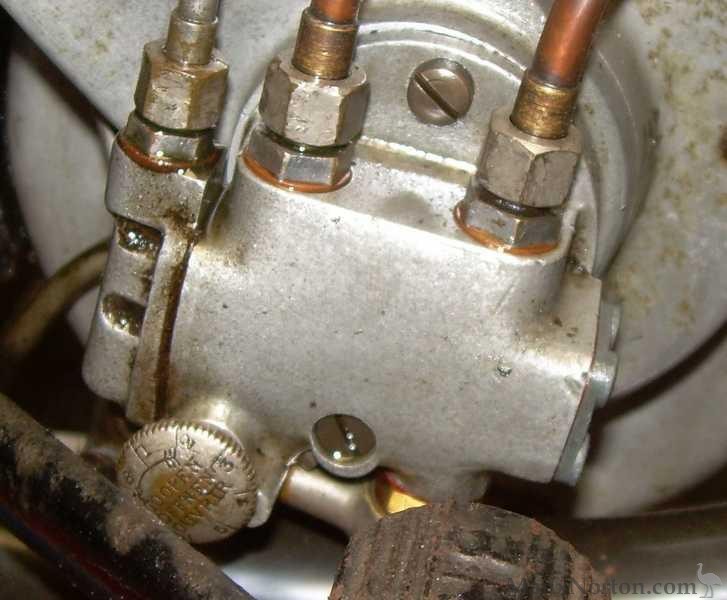 New-Hudson-1930-Model-86-500cc-oil-pump.jpg