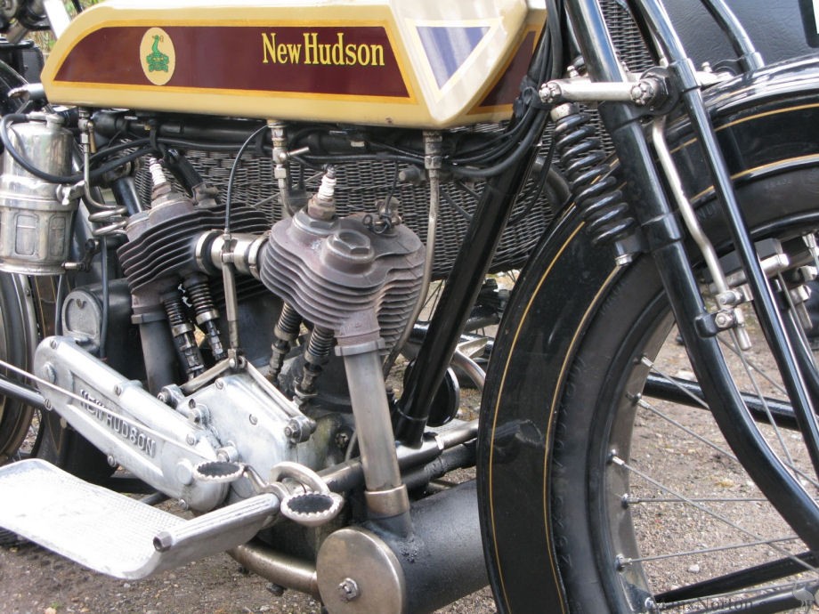 New-Hudson-1913c-V-Twin-Combination-2.jpg