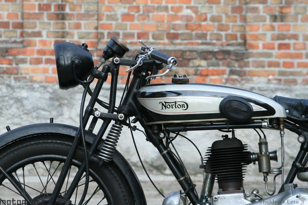 Norton-1930-16H-500cc-Motomania-4.jpg
