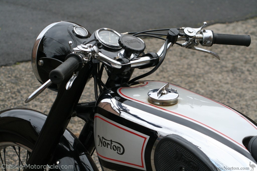 Norton-1948-M30-500cc-Moma-06.jpg